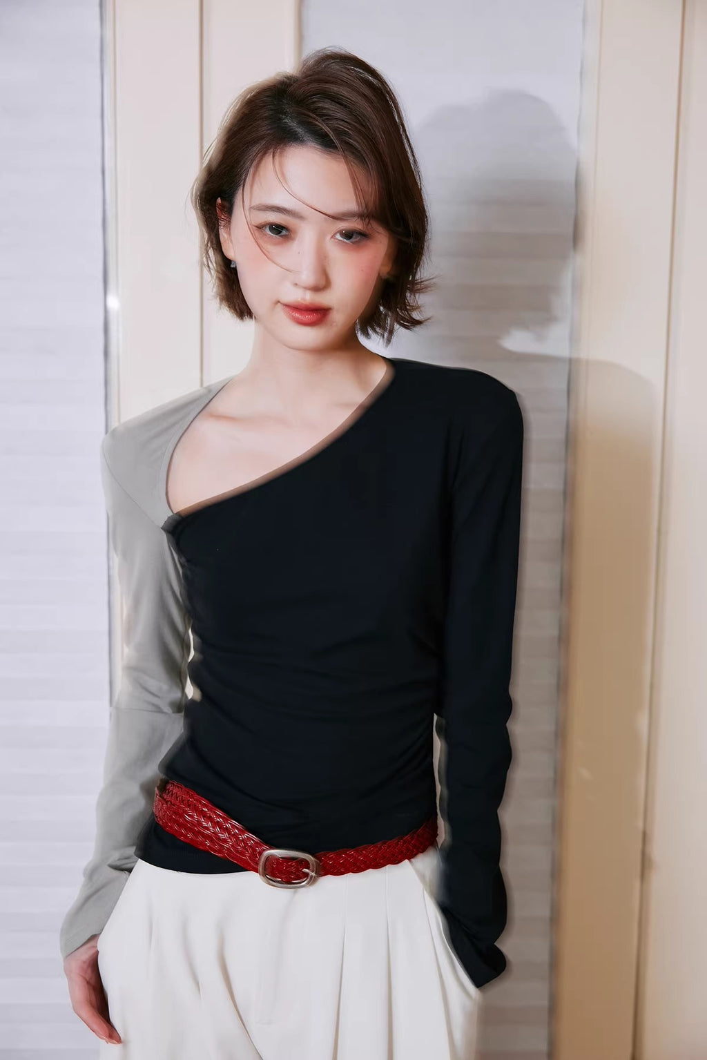 Contrast Sleeve Backless Cutout Knit Top_BDHL8243