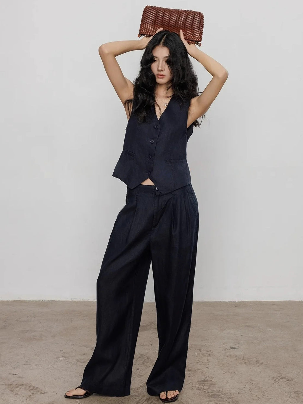 Short Vest Or Straight Pants_BDHL7382