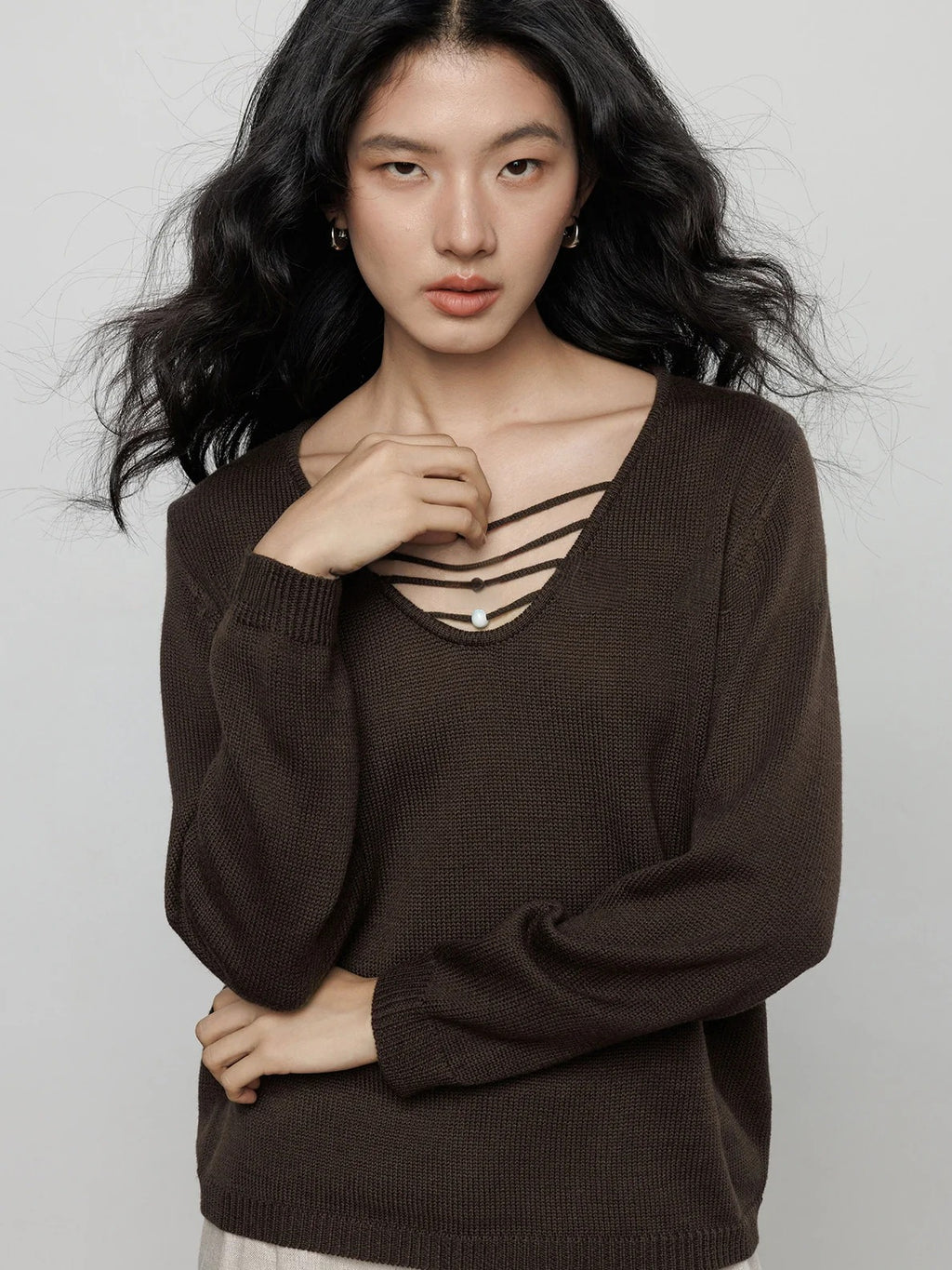 V-Neck Strap Knit Tops_BDHL8170