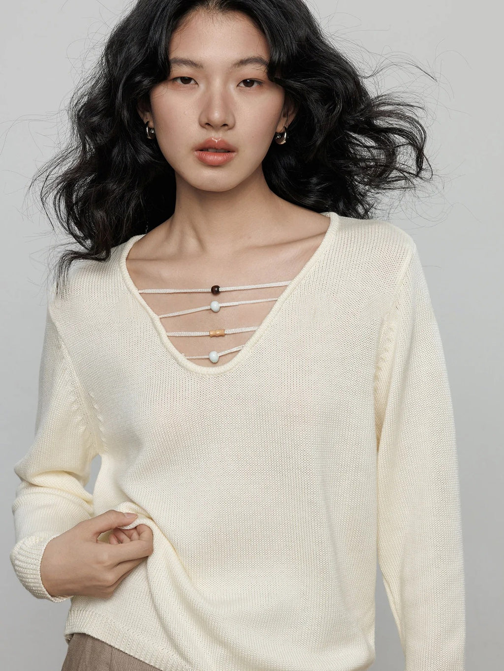 V-Neck Strap Knit Tops_BDHL8170