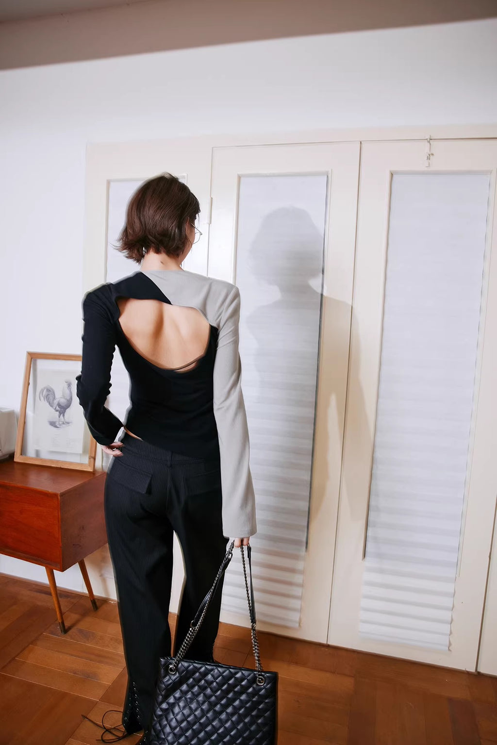 Contrast Sleeve Backless Cutout Knit Top_BDHL8243