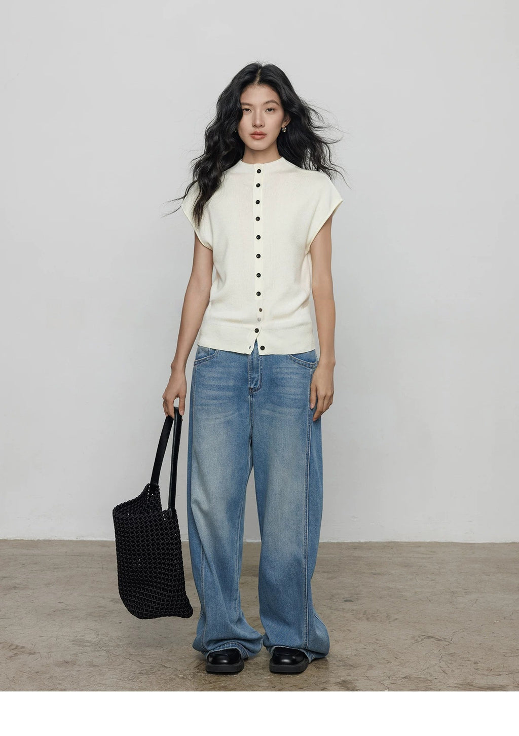 Buttoned Sleeveless Knit Top_BDHL8362