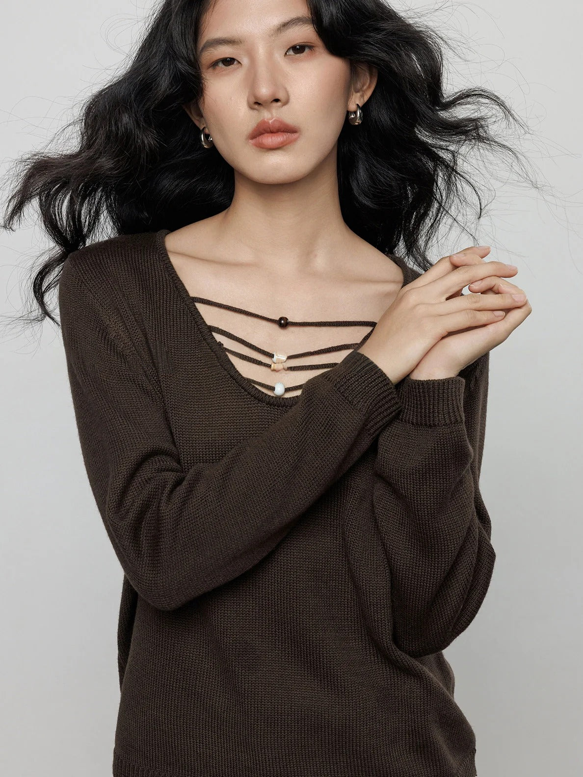 V-Neck Strap Knit Tops_BDHL8170