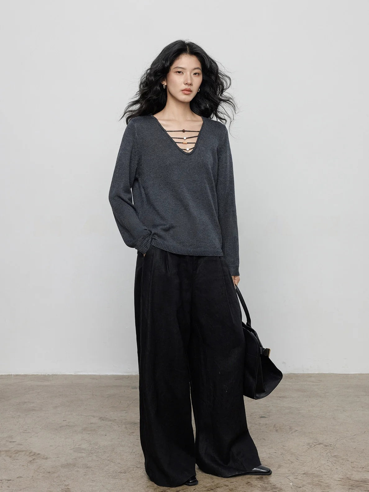 V-Neck Strap Knit Tops_BDHL8170