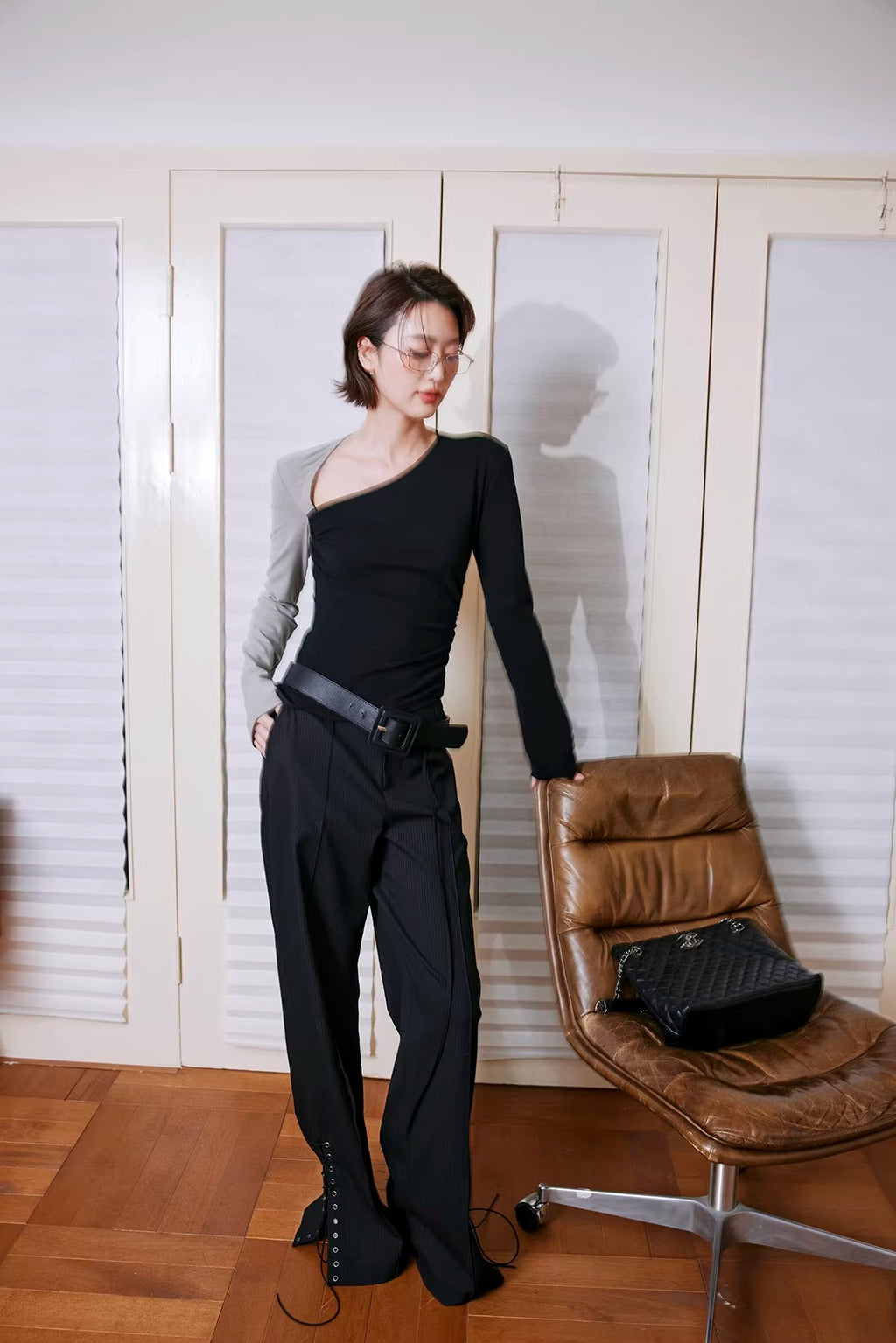 Contrast Sleeve Backless Cutout Knit Top_BDHL8243