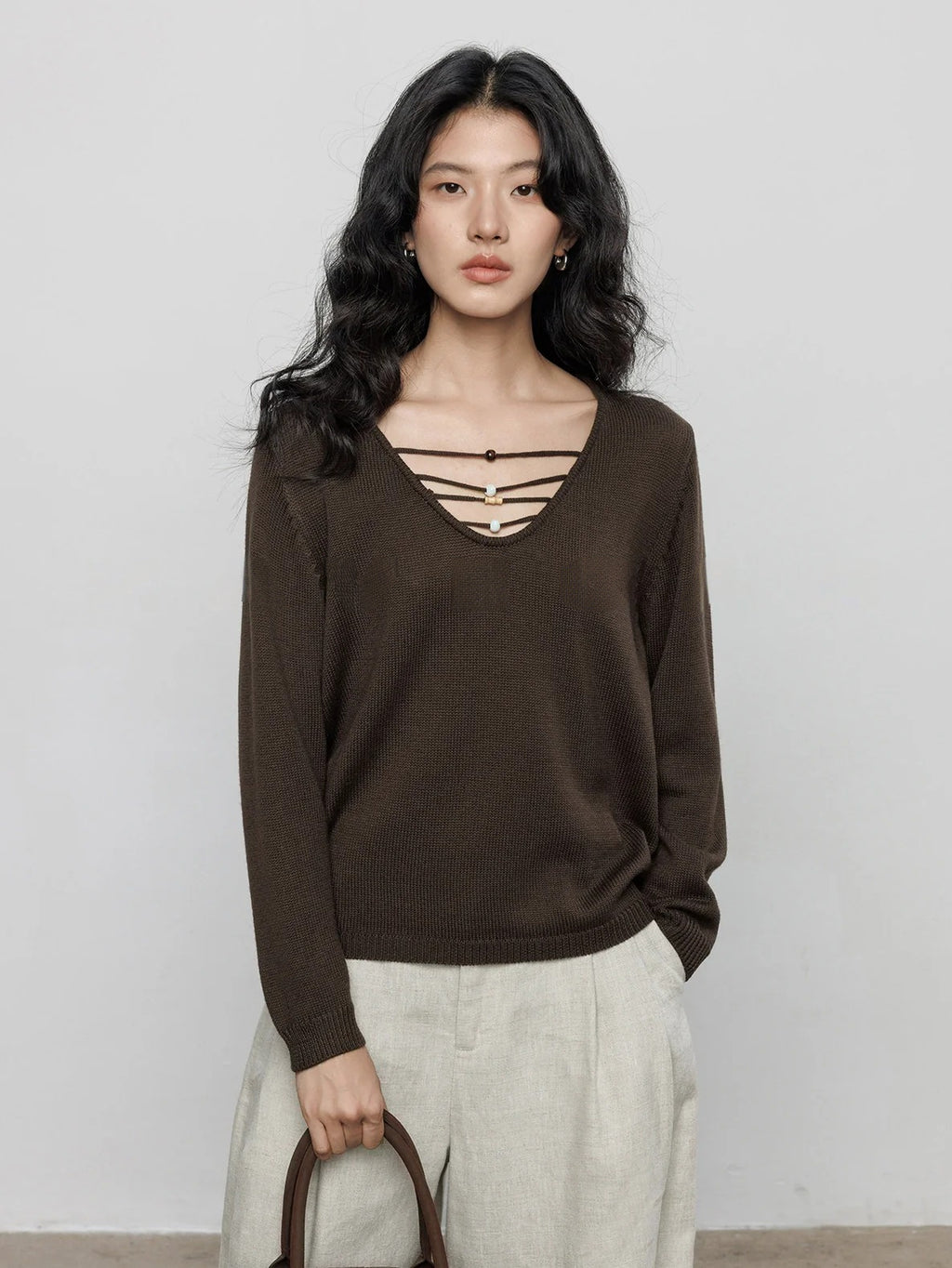 V-Neck Strap Knit Tops_BDHL8170