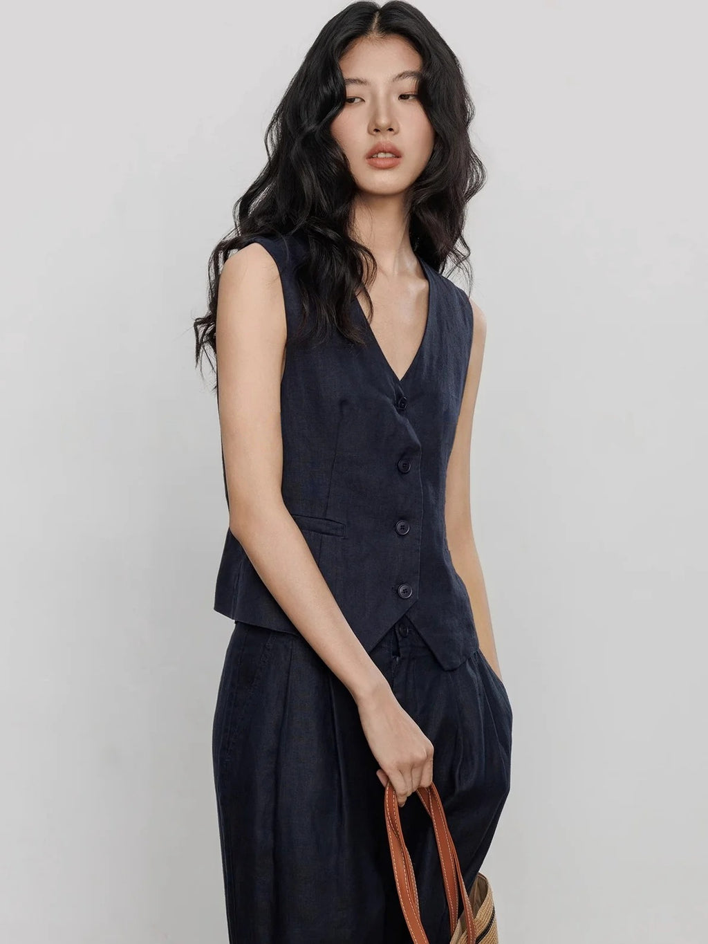 Short Vest Or Straight Pants_BDHL7382
