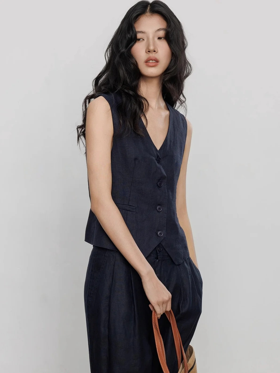 Short Vest Or Straight Pants_BDHL7382