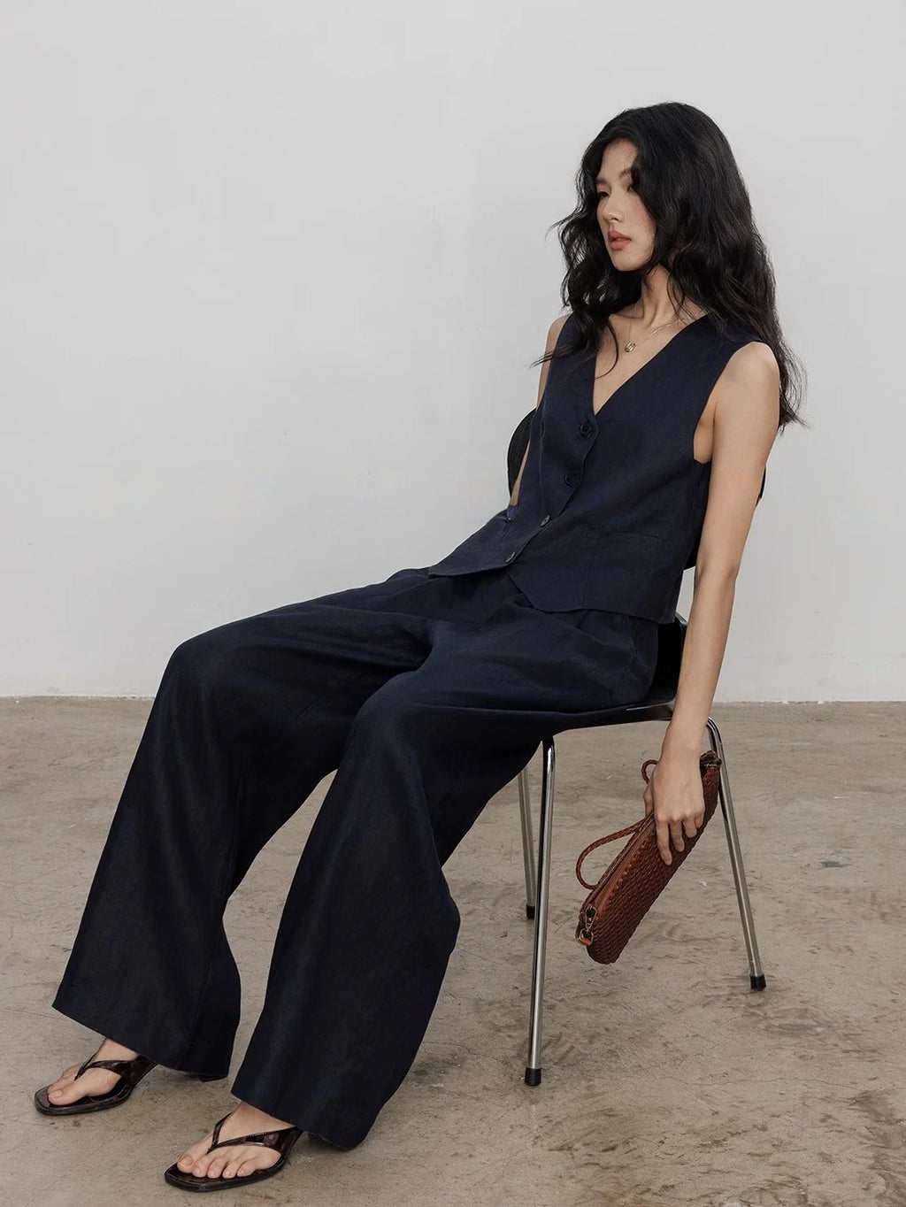 Short Vest Or Straight Pants_BDHL7382