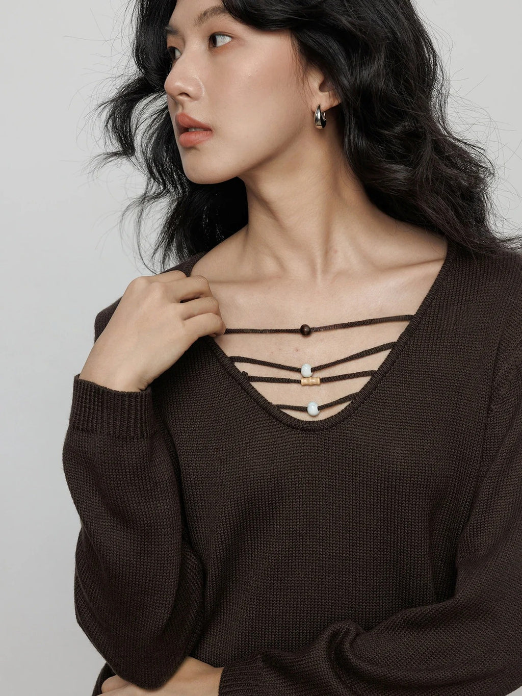 V-Neck Strap Knit Tops_BDHL8170