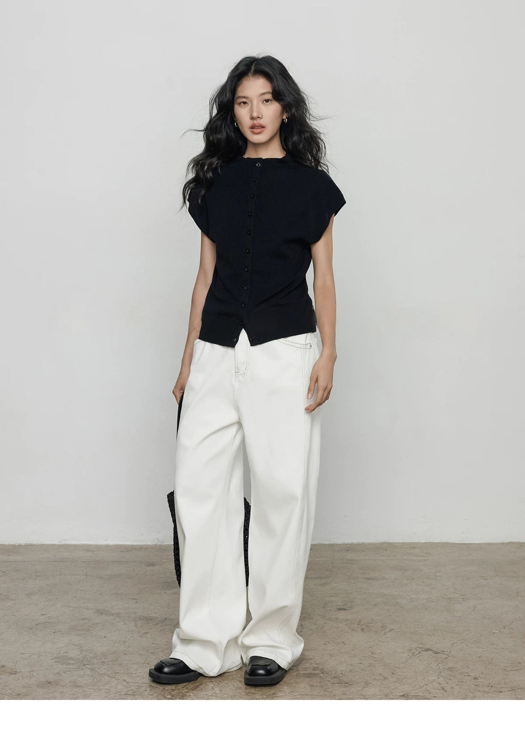 Buttoned Sleeveless Knit Top_BDHL8362