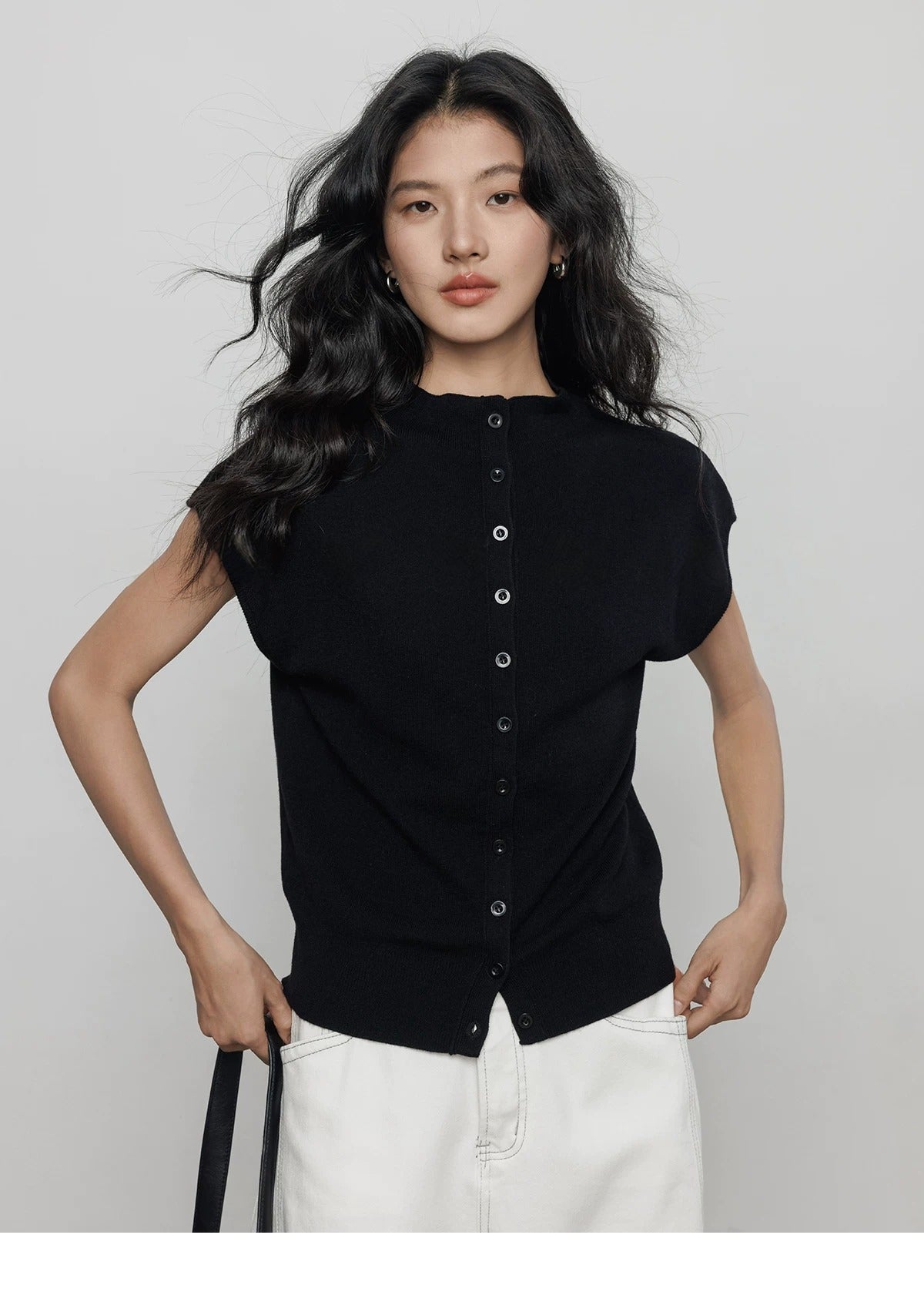 Buttoned Sleeveless Knit Top_BDHL8362