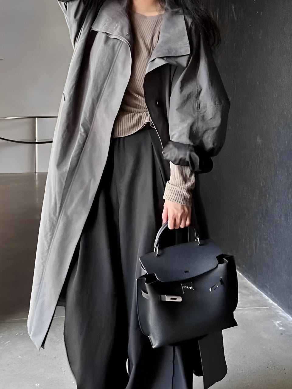 Structured Leather Shoulder Tote_BDHL7432