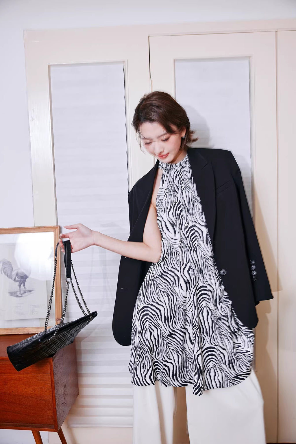 Back Knot Detail High-Slit Black Blazer_BDHL8237