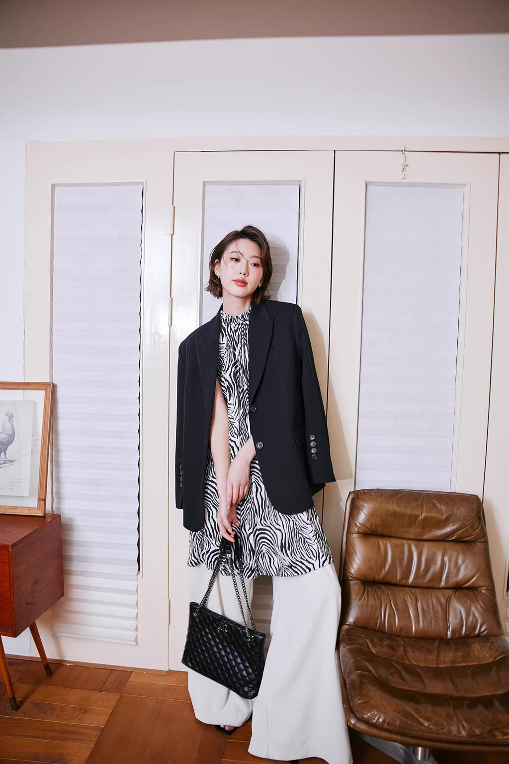 Back Knot Detail High-Slit Black Blazer_BDHL8237