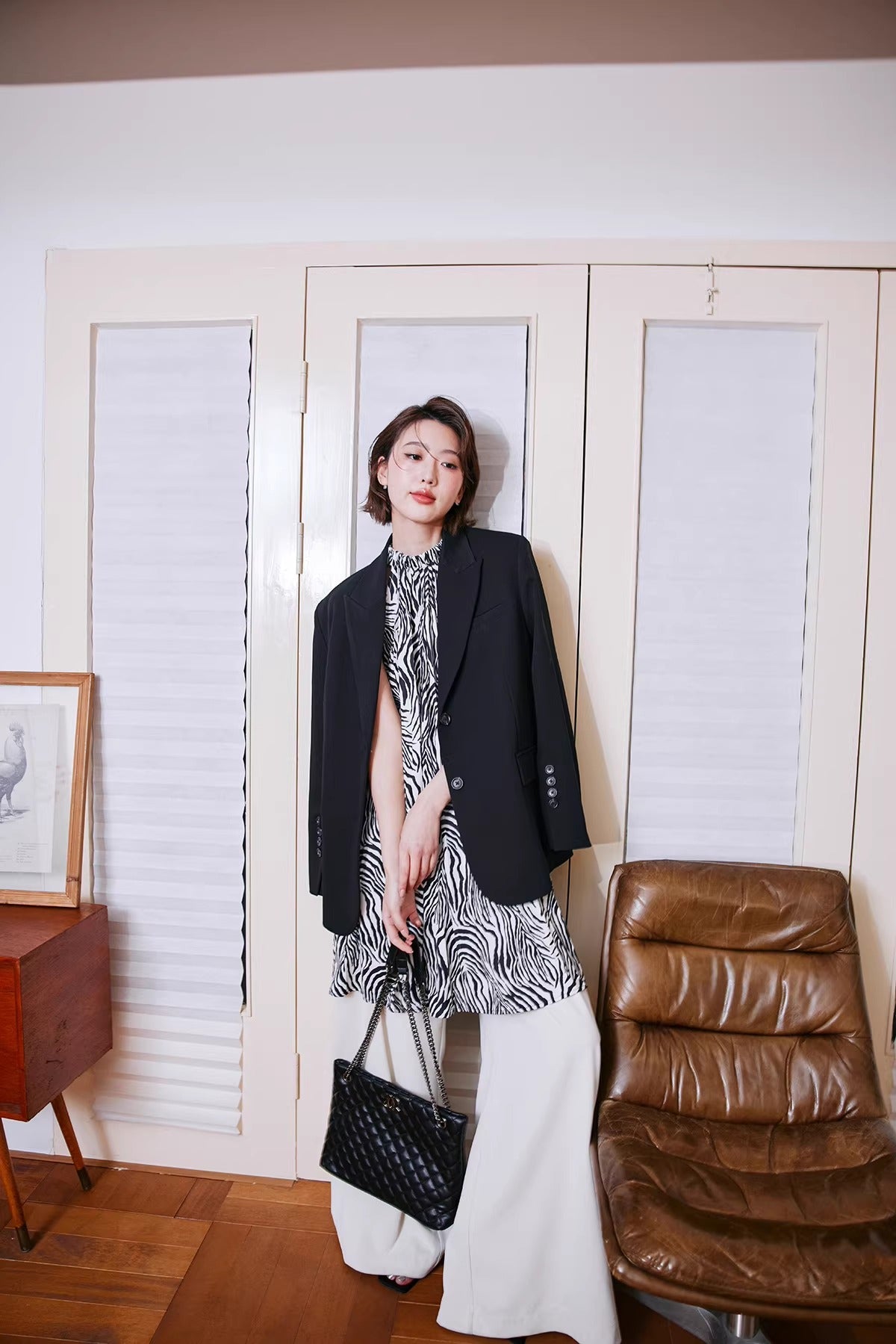 Back Knot Detail High-Slit Black Blazer_BDHL8237