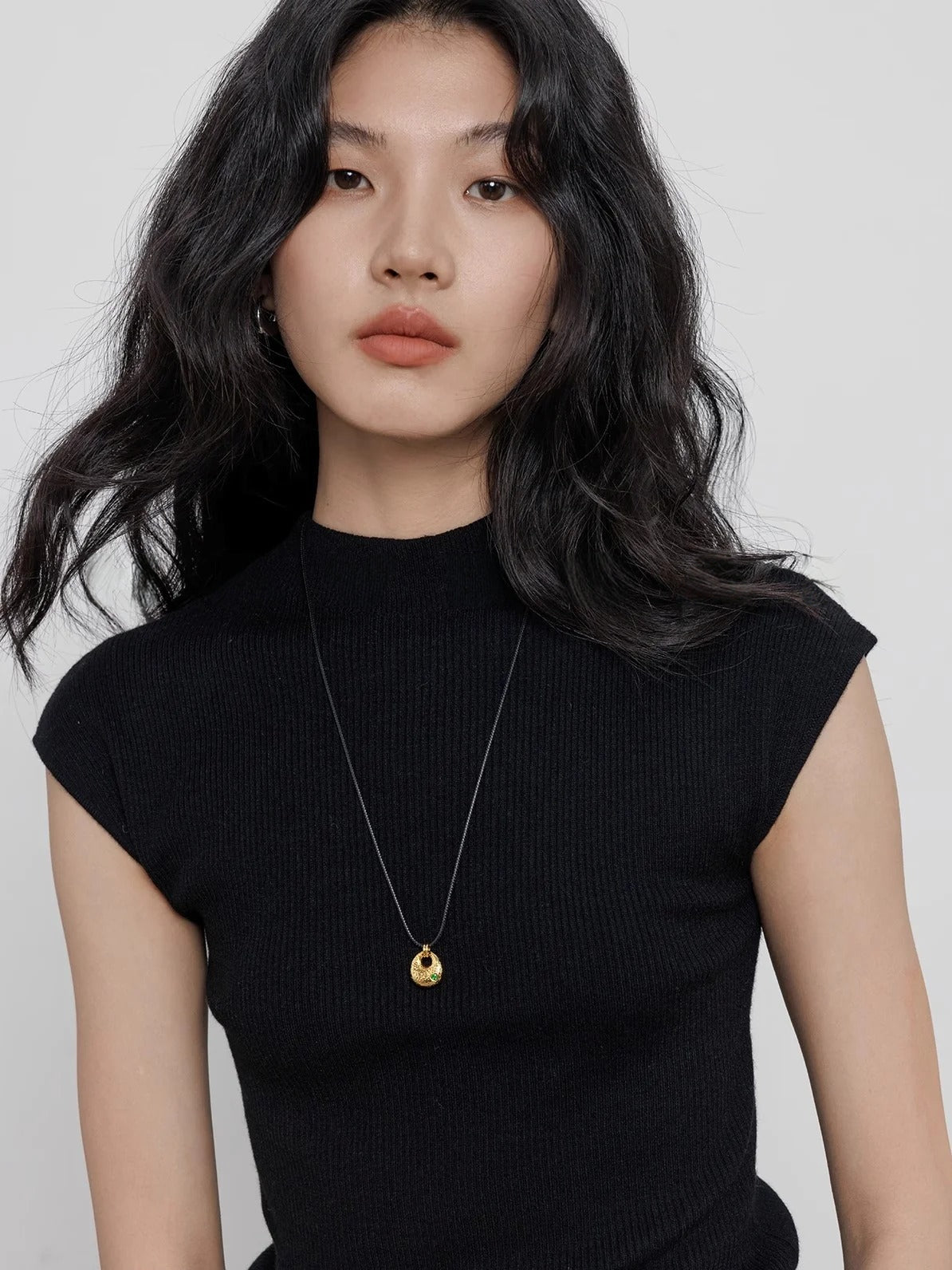 Half Turtleneck Knitted Vest_BDHL7357
