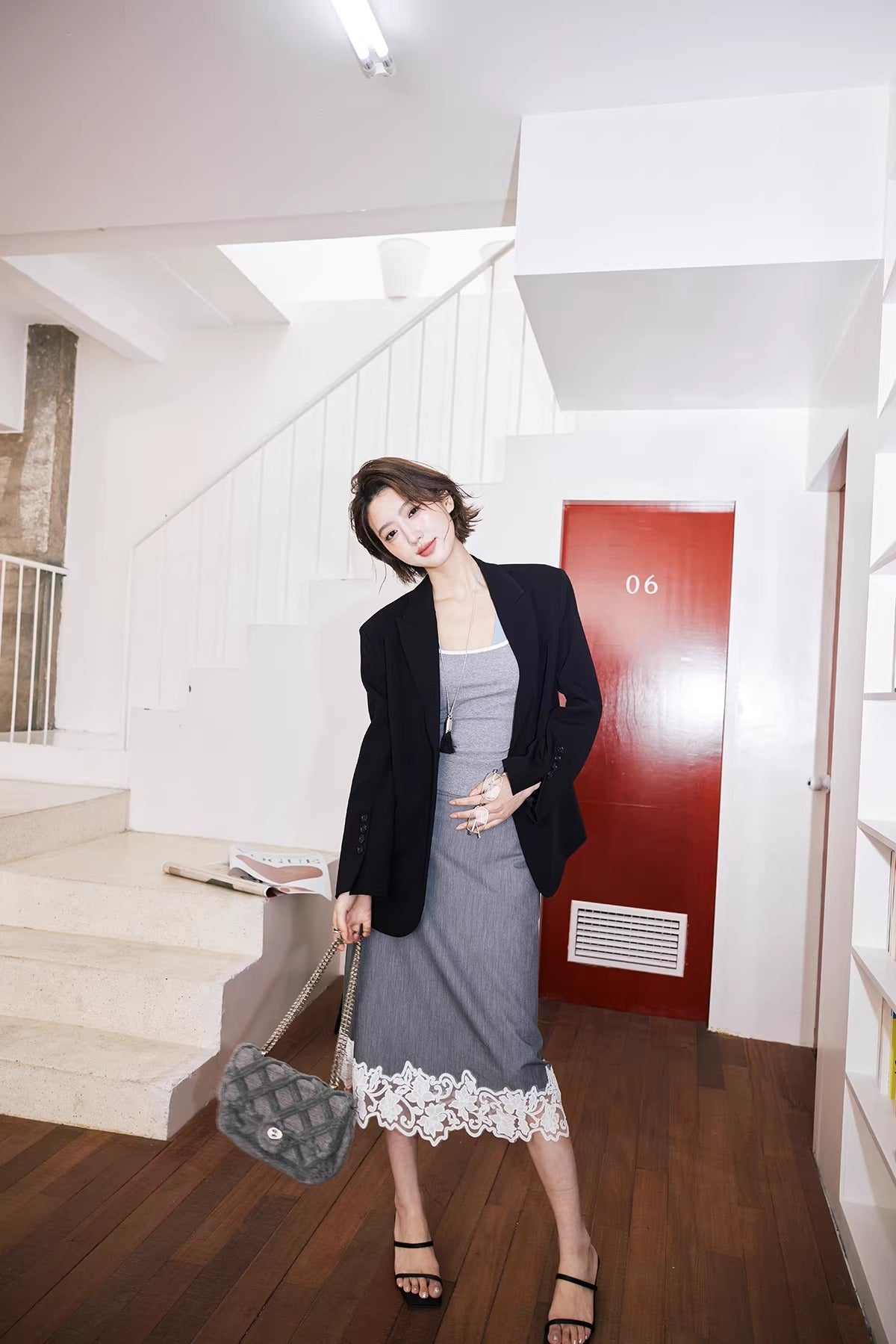 Back Knot Detail High-Slit Black Blazer_BDHL8237