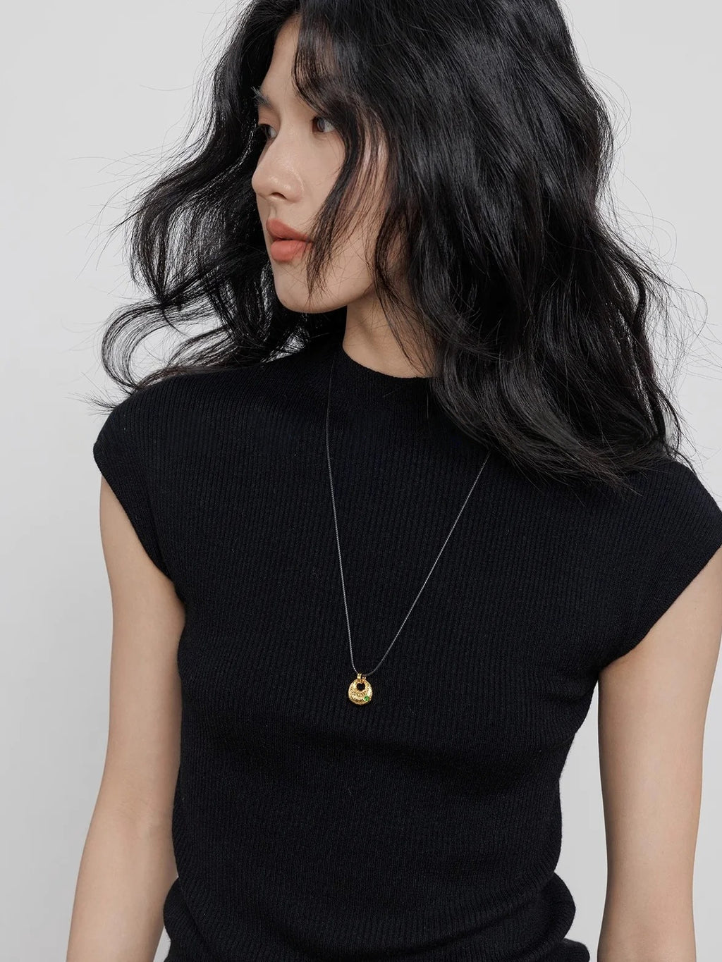 Half Turtleneck Knitted Vest_BDHL7357