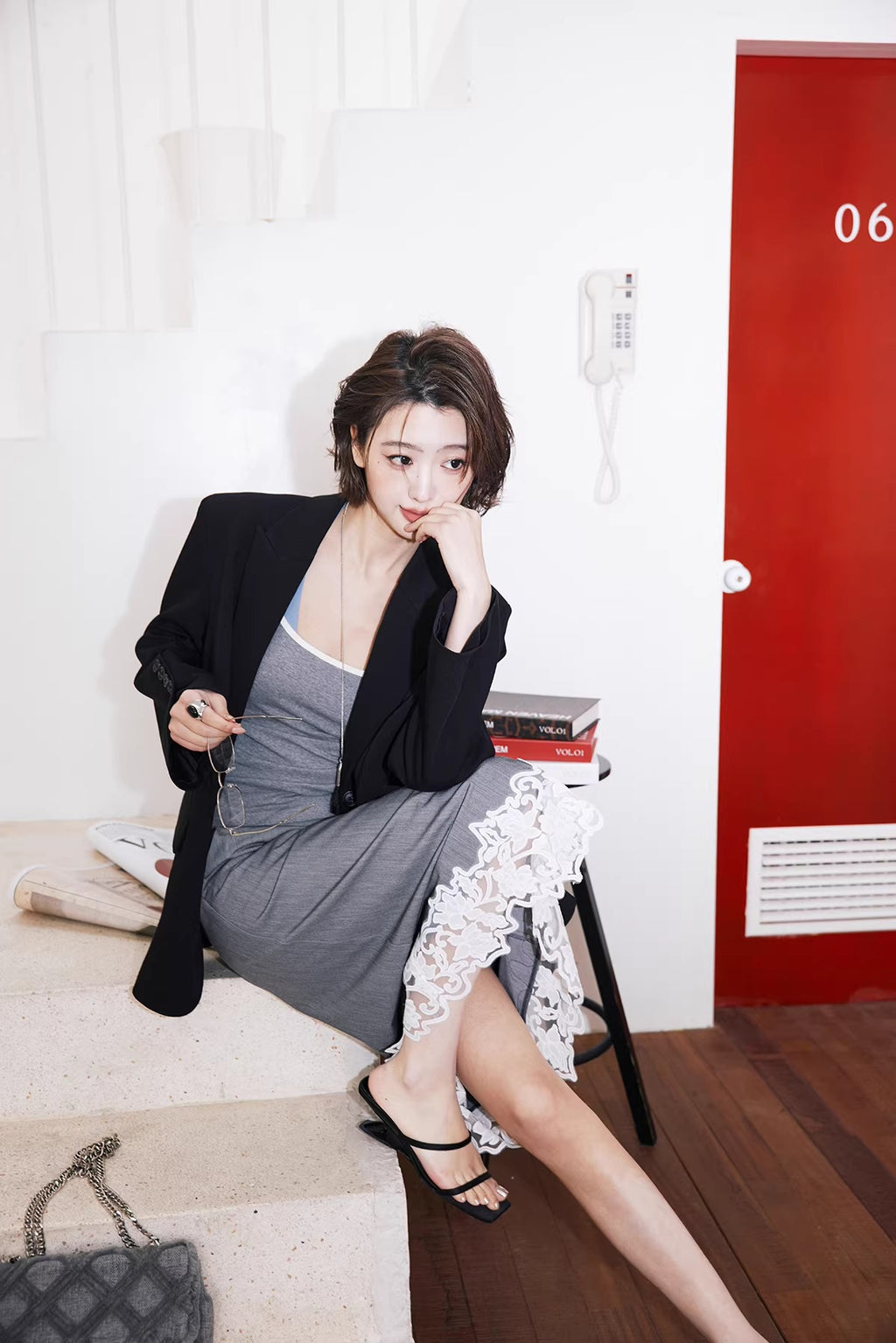 Back Knot Detail High-Slit Black Blazer_BDHL8237