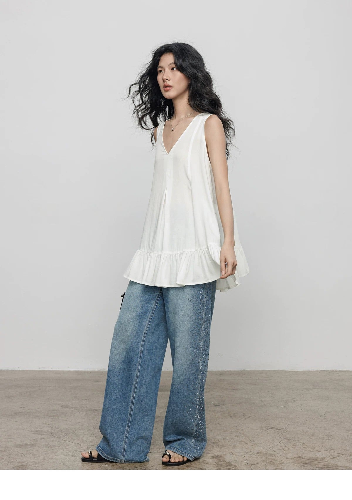 Ruffle Hem Sleeveless Linen Top_BDHL8360
