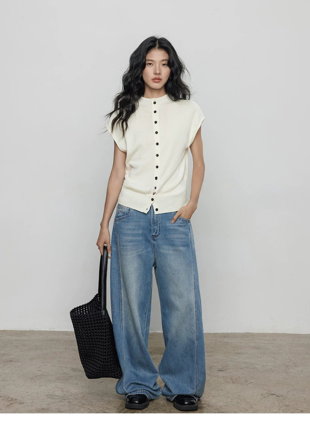 Buttoned Sleeveless Knit Top_BDHL8362