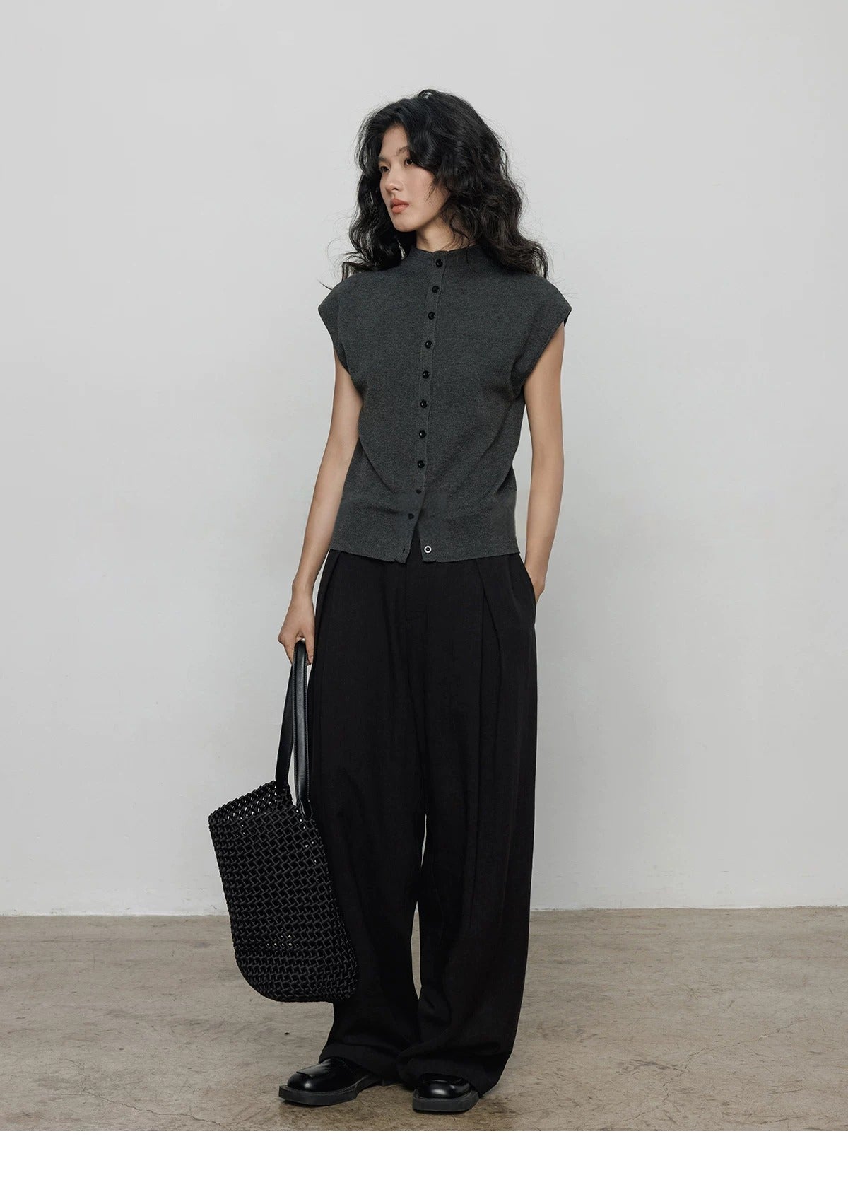 Buttoned Sleeveless Knit Top_BDHL8362