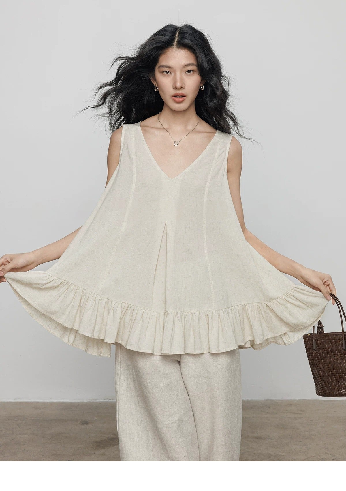 Ruffle Hem Sleeveless Linen Top_BDHL8360