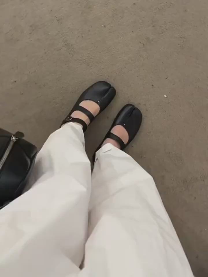 Split Toe Flat Shoes_BDHL7451