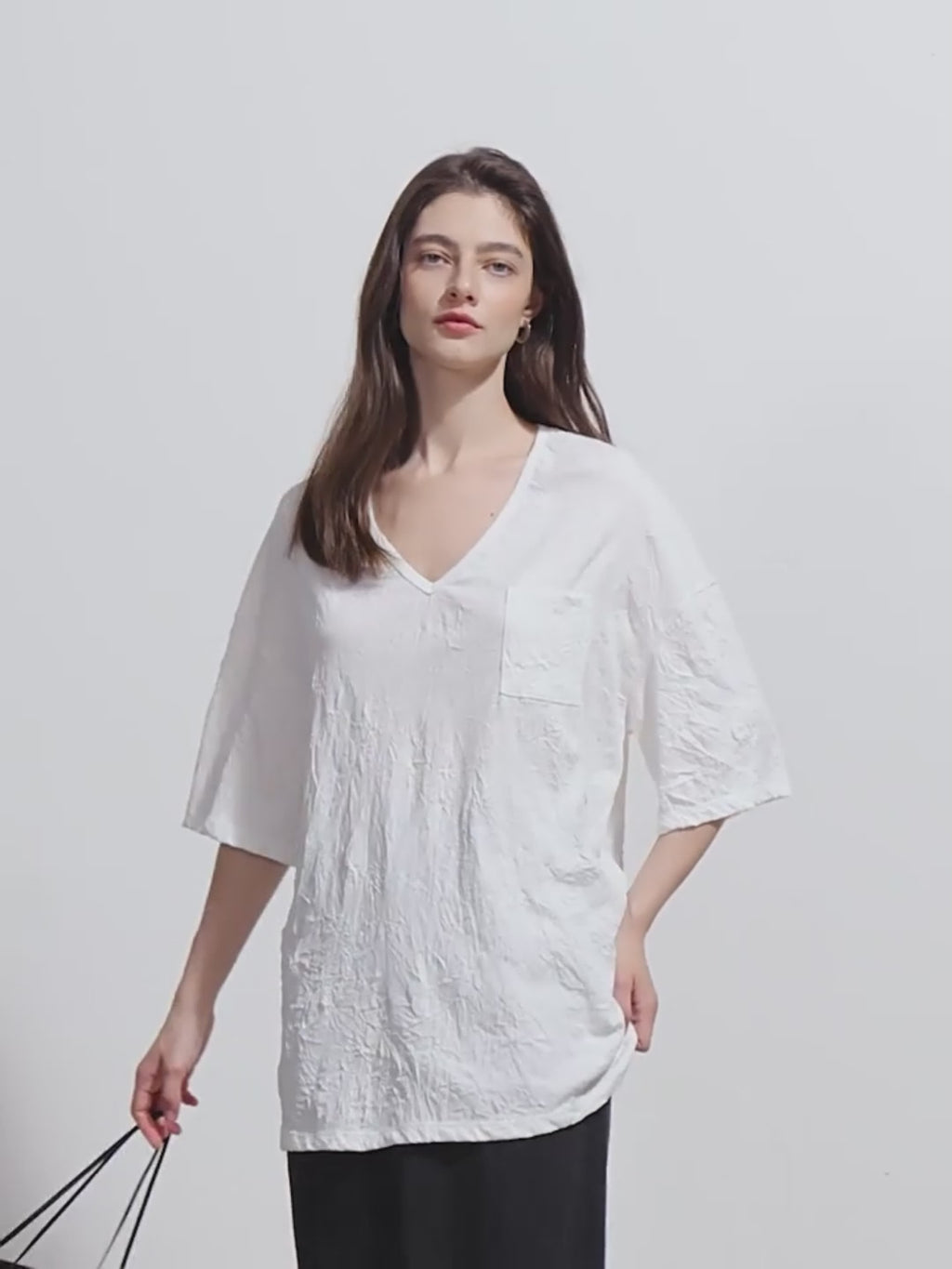 Crinkle Texture V-Neck Tee_BDHL8342