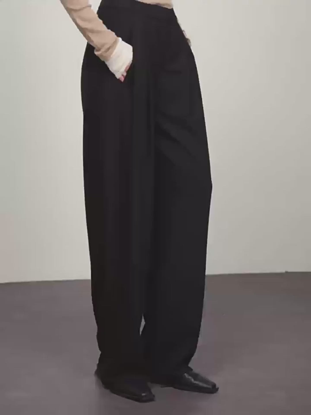 Pleated Wide-Leg Pants_BDHL8161