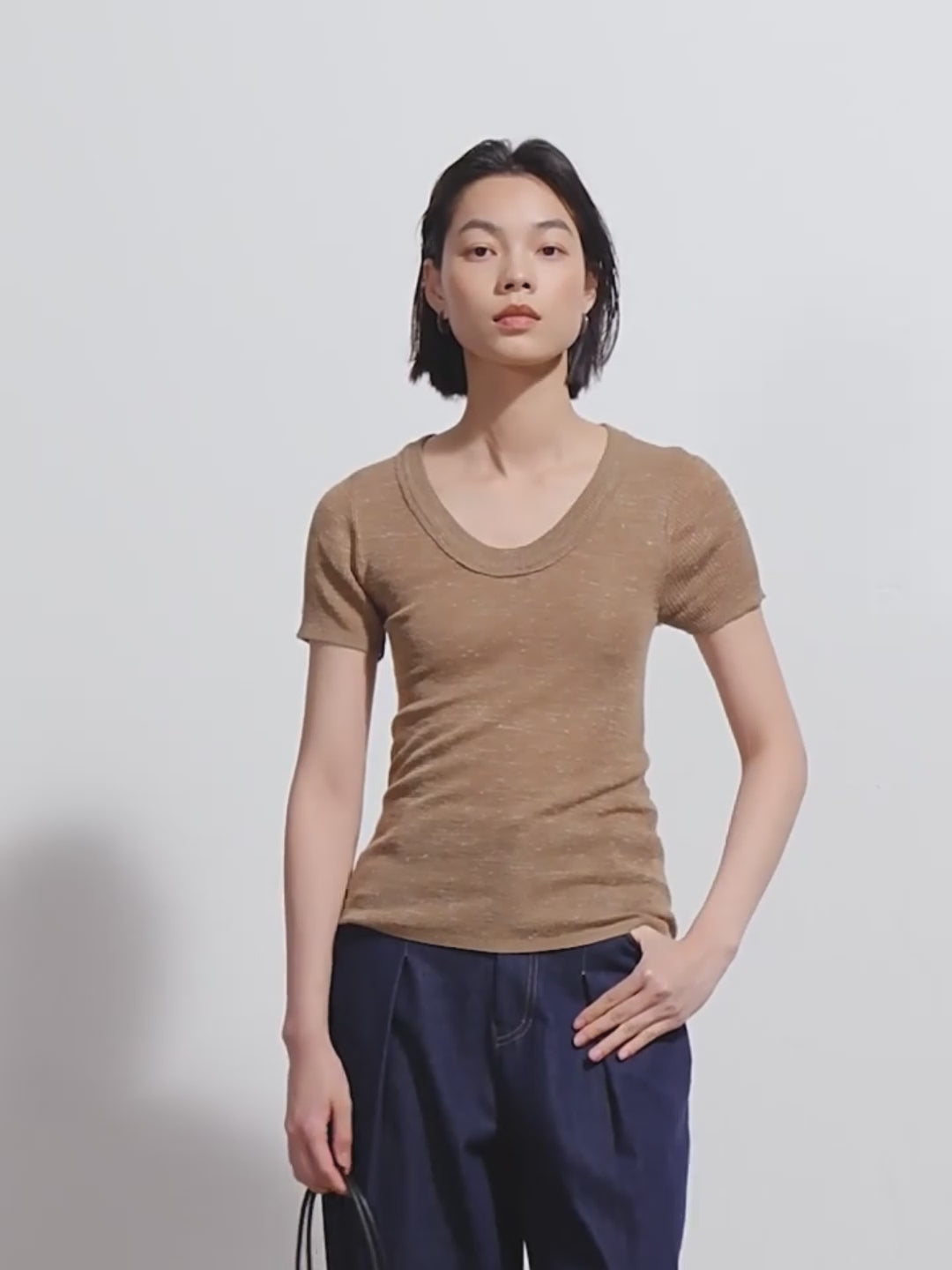 Linen Blend U-Neck Knit Tee_BDHL8347