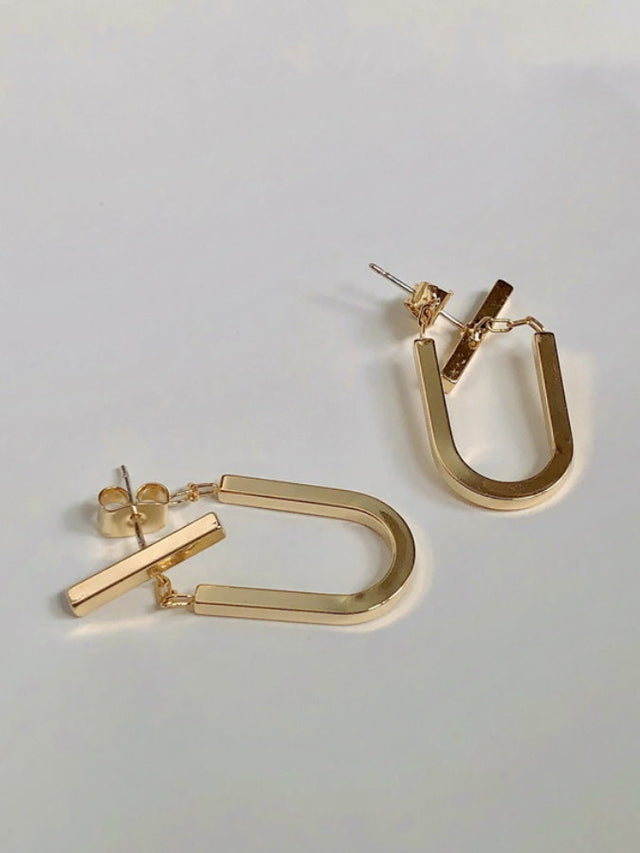 Chain U Shape Gold Earrings_HL3692