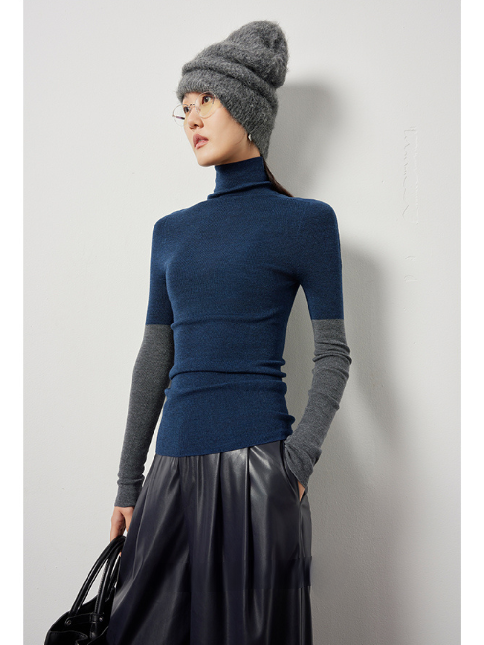 Contrast Color Seamless High Neck Wool Knit_BDHL5054