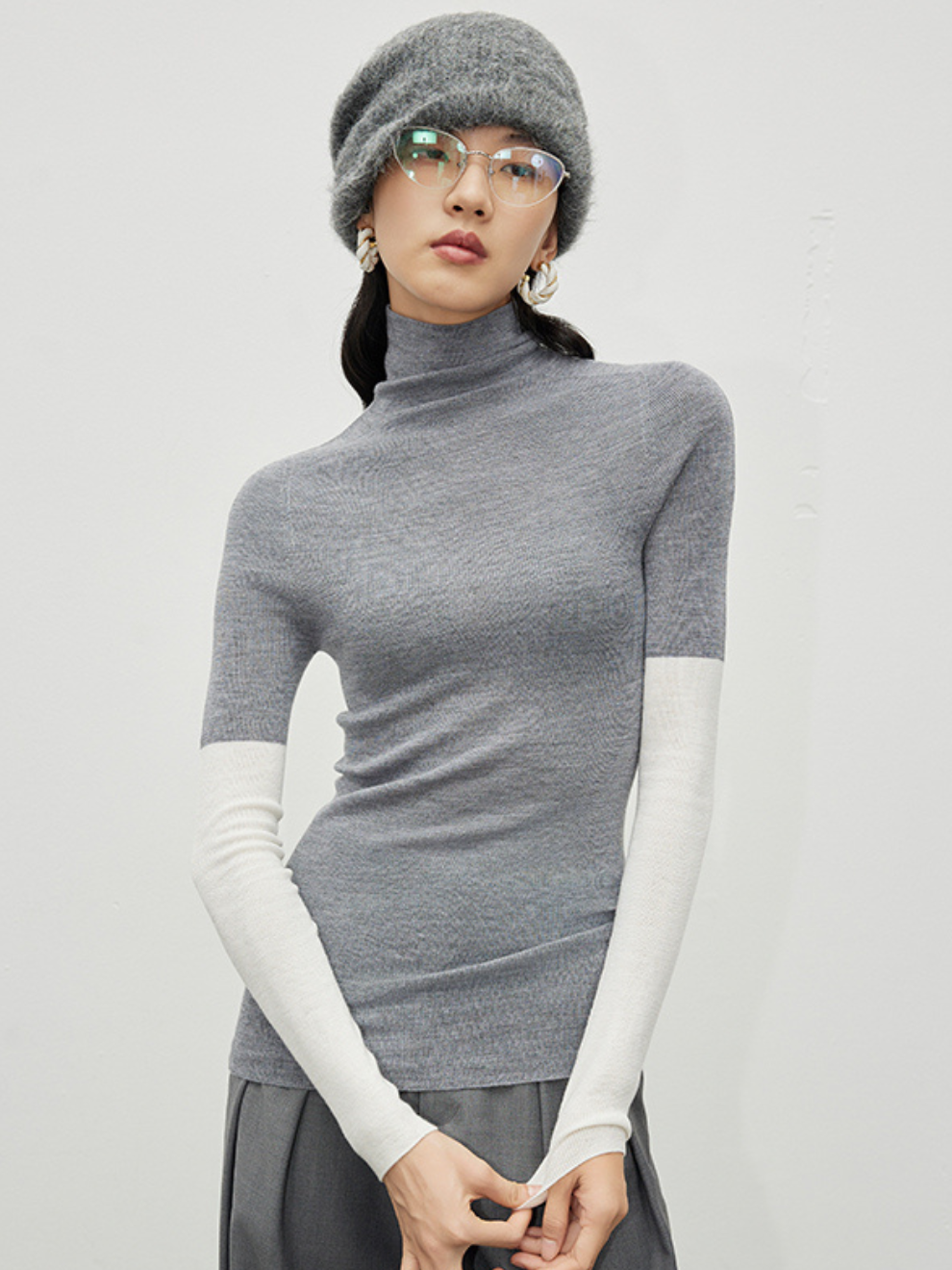Contrast Color Seamless High Neck Wool Knit_BDHL5054