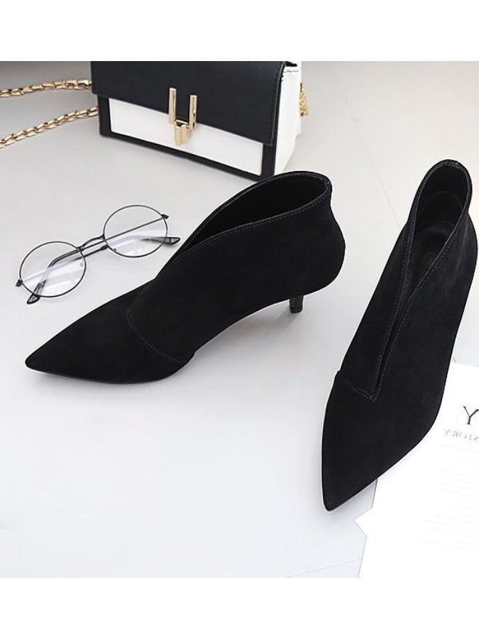 Pointed Toe V Cut Booties HL3946