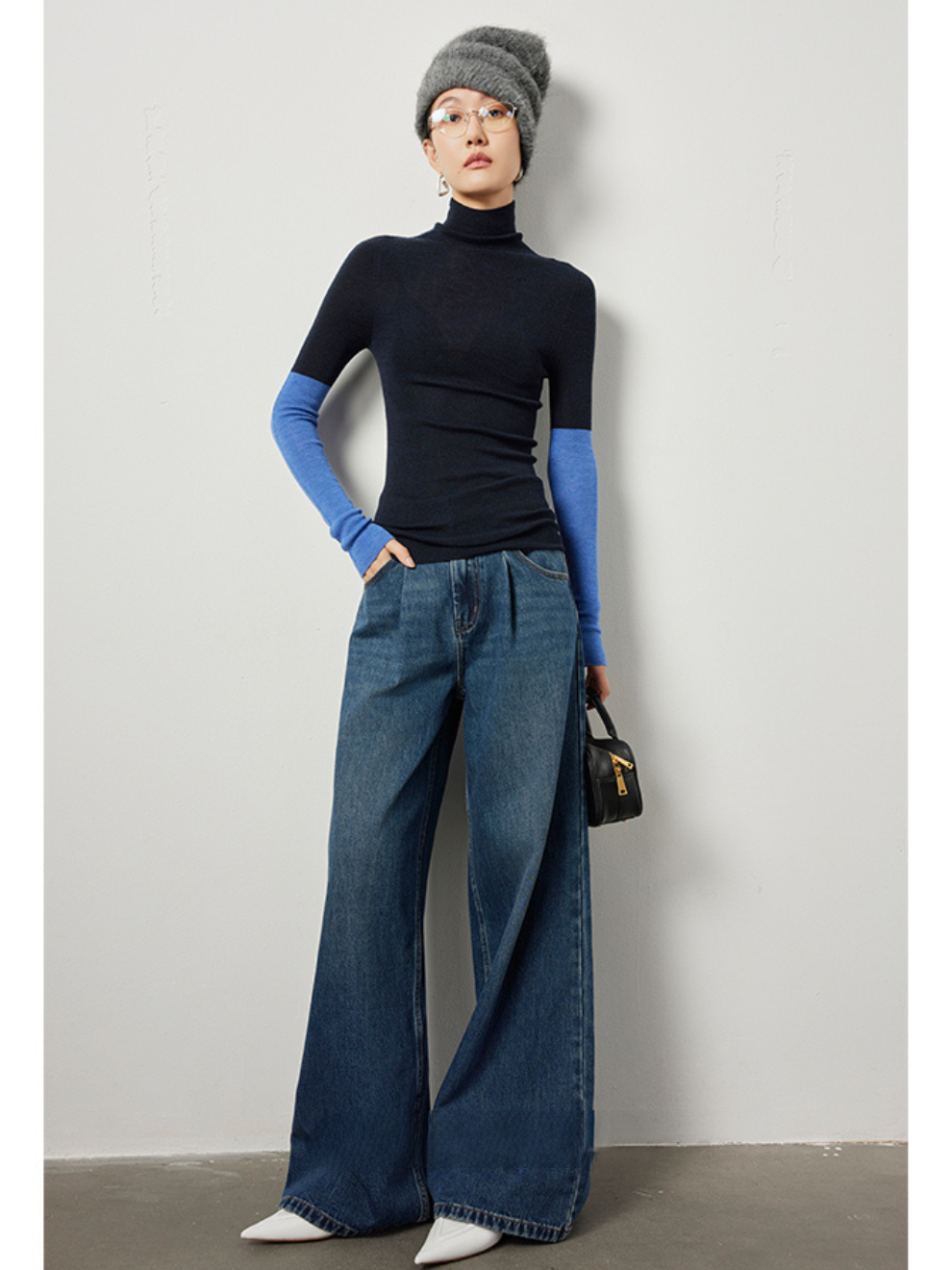 Contrast Color Seamless High Neck Wool Knit_BDHL5054
