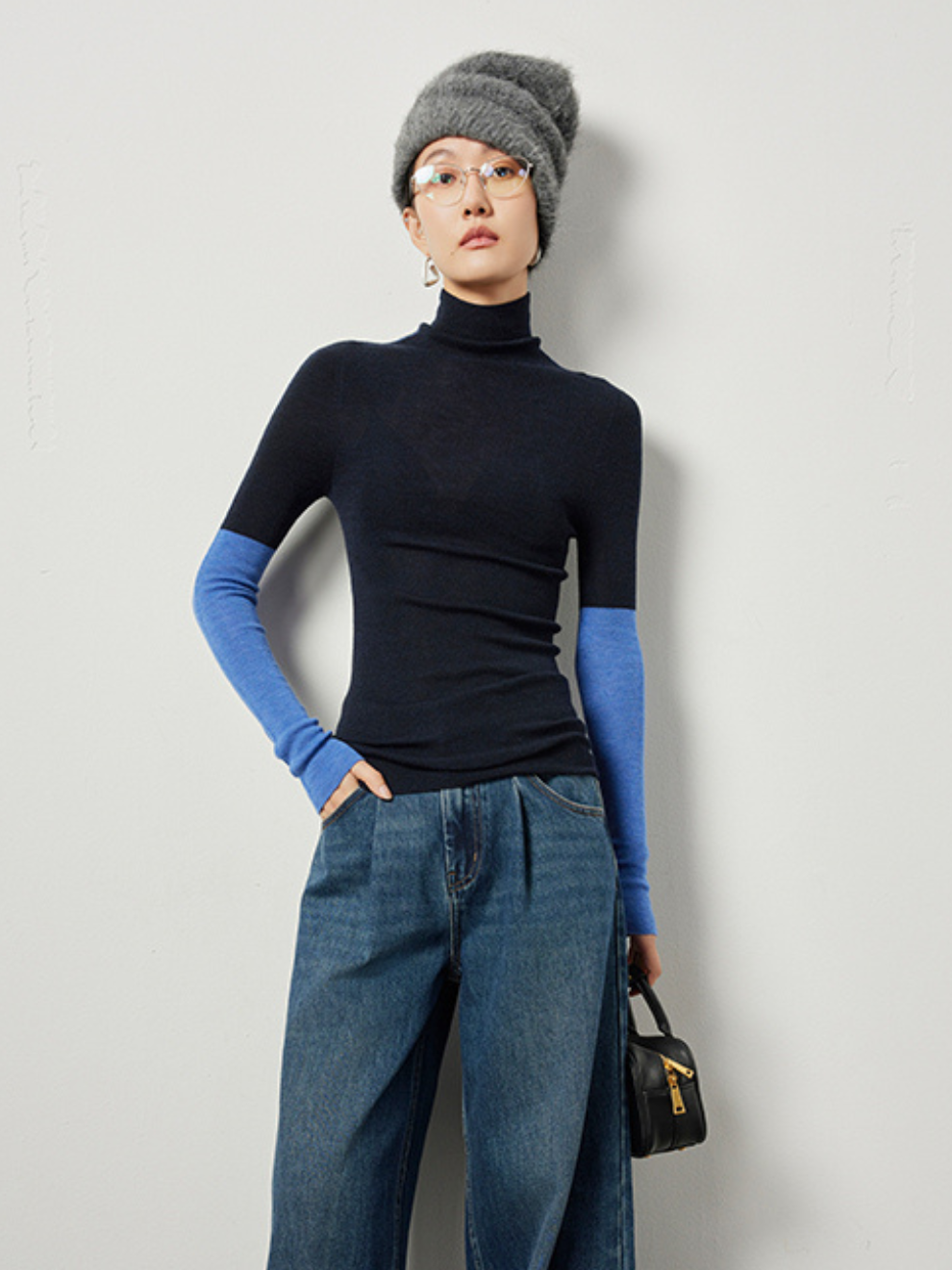 Contrast Color Seamless High Neck Wool Knit_BDHL5054