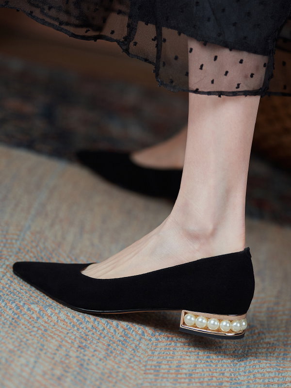 Pointed toe pearl heel pumps_9137