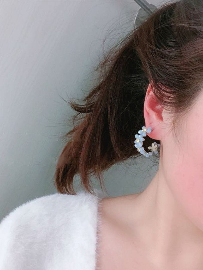 Flower Lineup Hoop Earrings HL3560