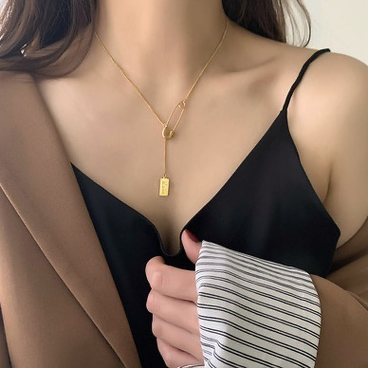 Gold safety pin necklace 5746