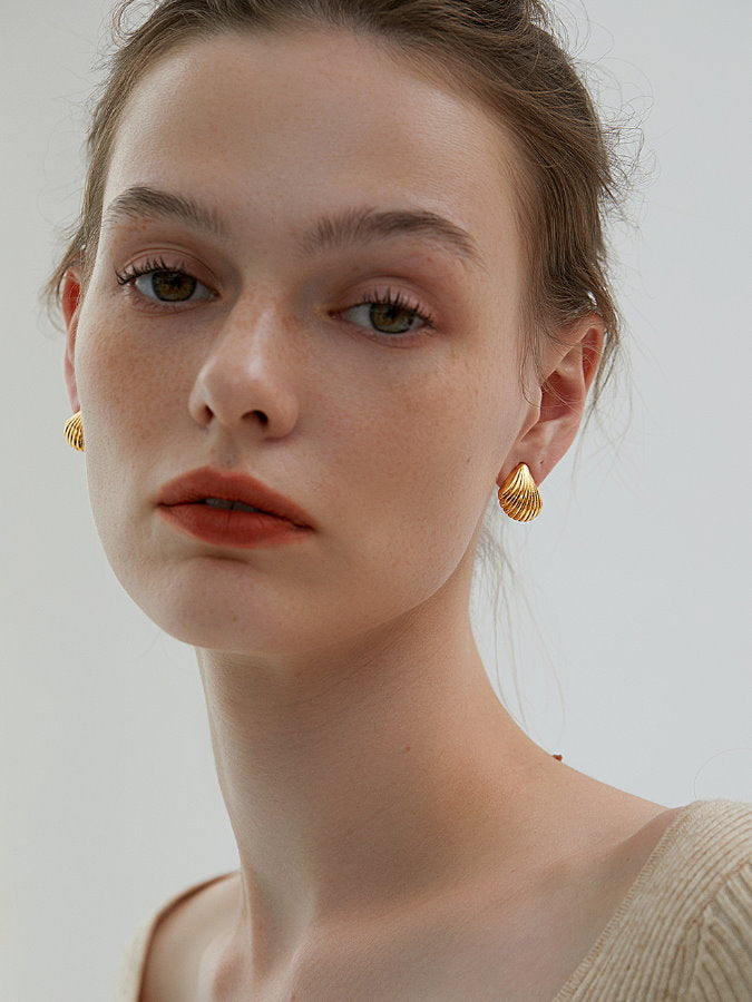 Shell Motif Earrings HL4297
