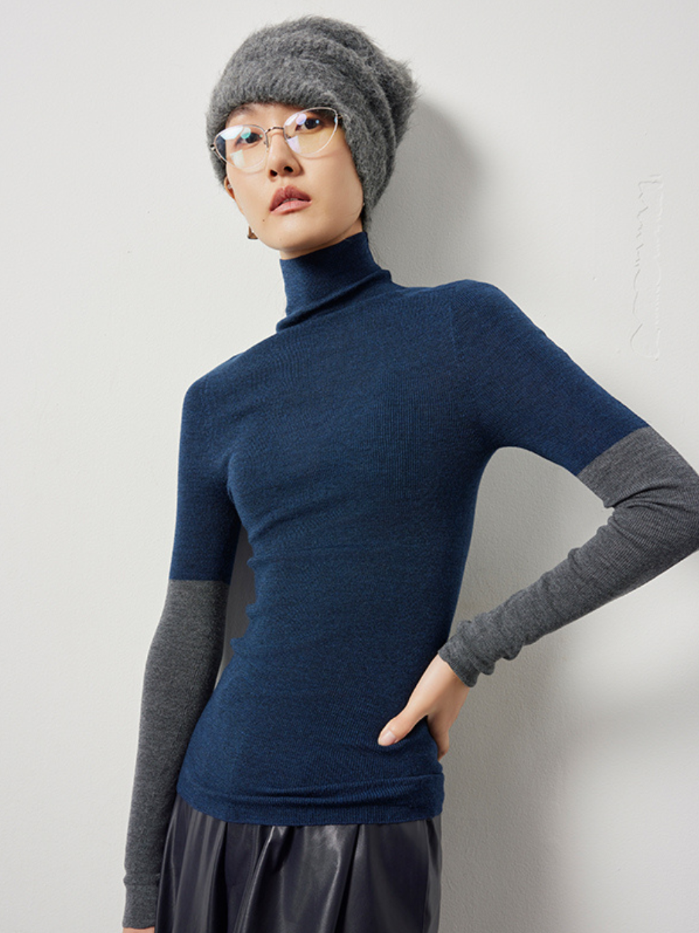 Contrast Color Seamless High Neck Wool Knit_BDHL5054