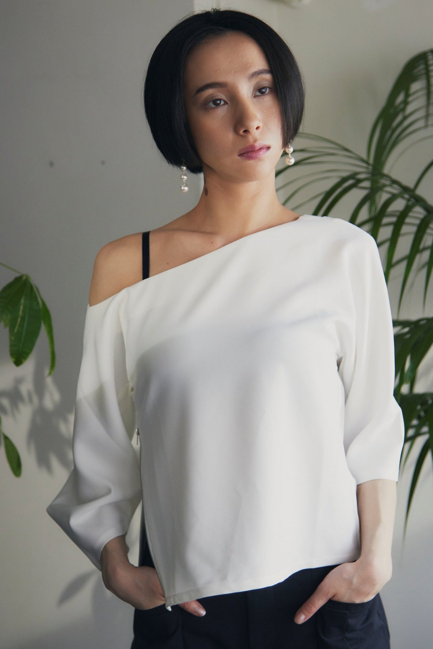 [Instant Delivery] One-Shoulder White Shirt LCHK/9235