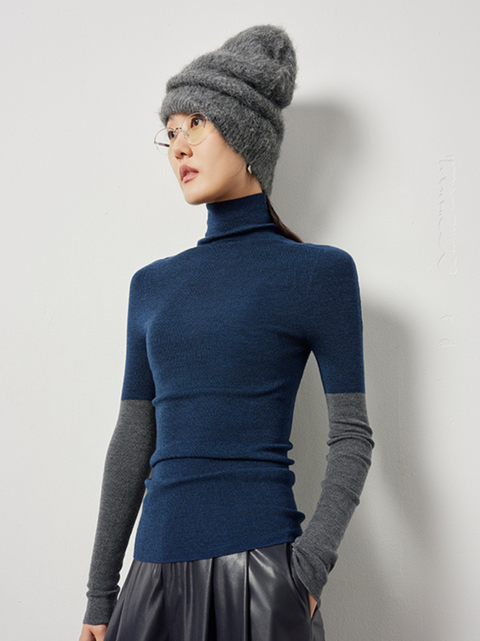 Contrast Color Seamless High Neck Wool Knit_BDHL5054