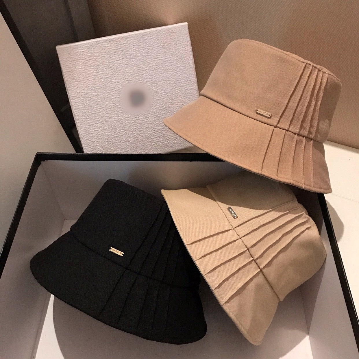 Pleated bucket hat H3346