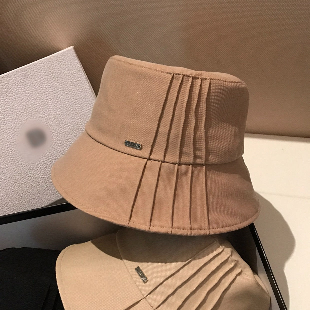 Pleated bucket hat H3346