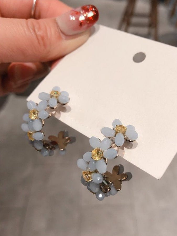 Flower Lineup Hoop Earrings HL3560