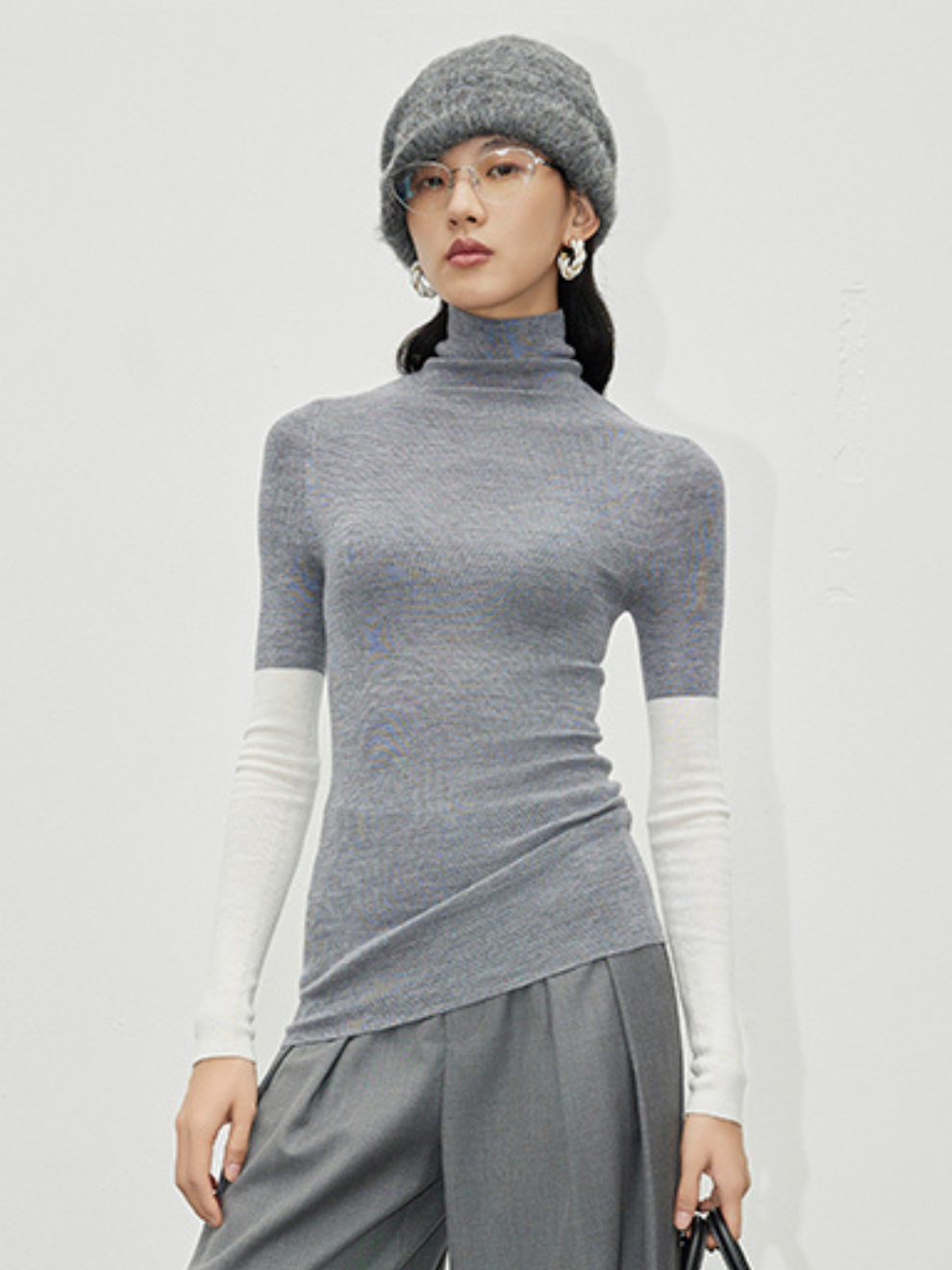 Contrast Color Seamless High Neck Wool Knit_BDHL5054