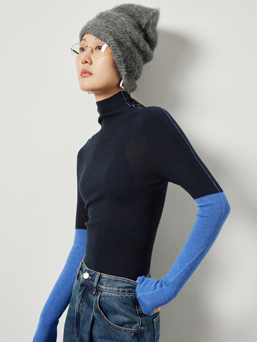 Contrast Color Seamless High Neck Wool Knit_BDHL5054